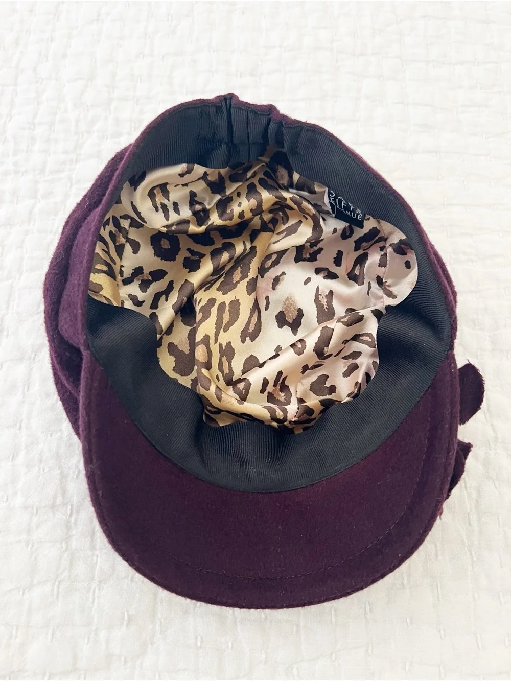 Saks Fifth Avenue Hat Womens Burgundy Lambswool Newsboy Cap Flower Satin Lining